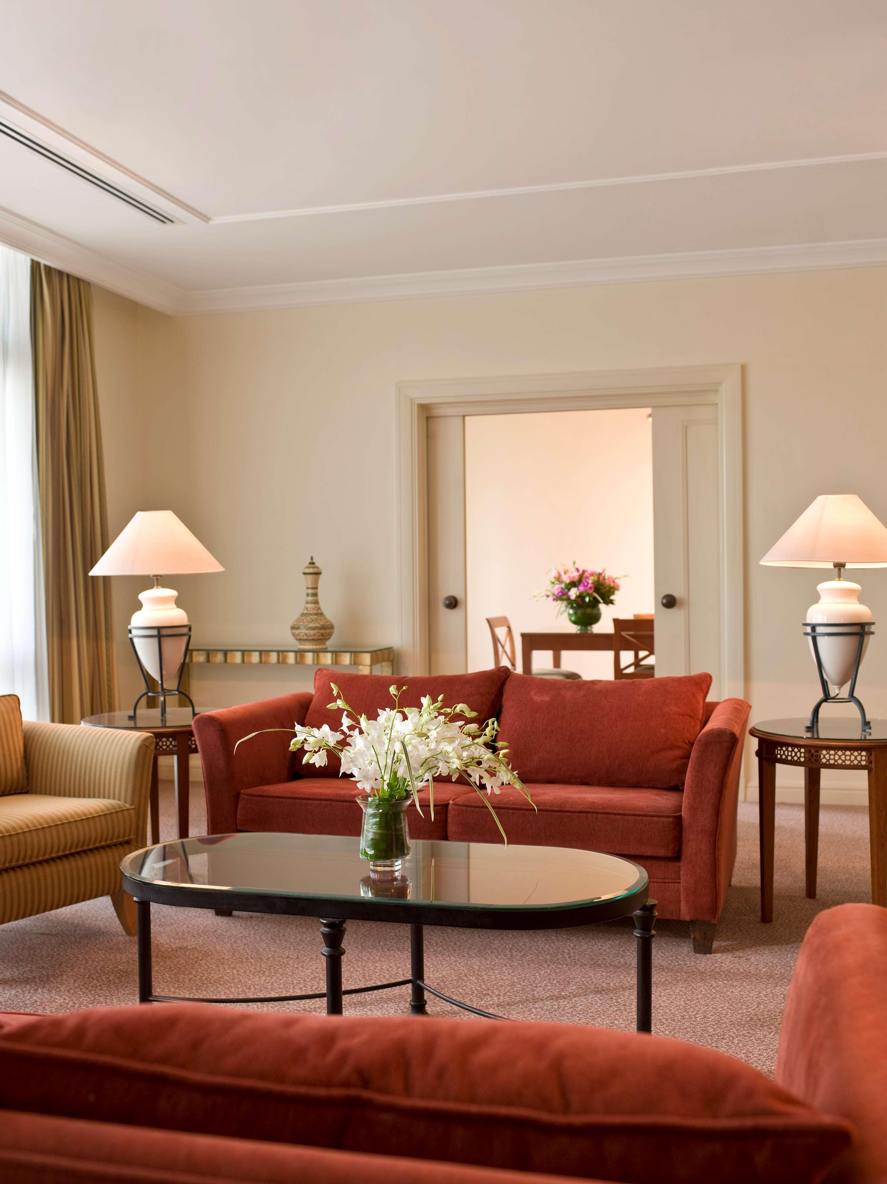 Grand Hyatt Amman Hotel Kültér fotó A suite at the hotel