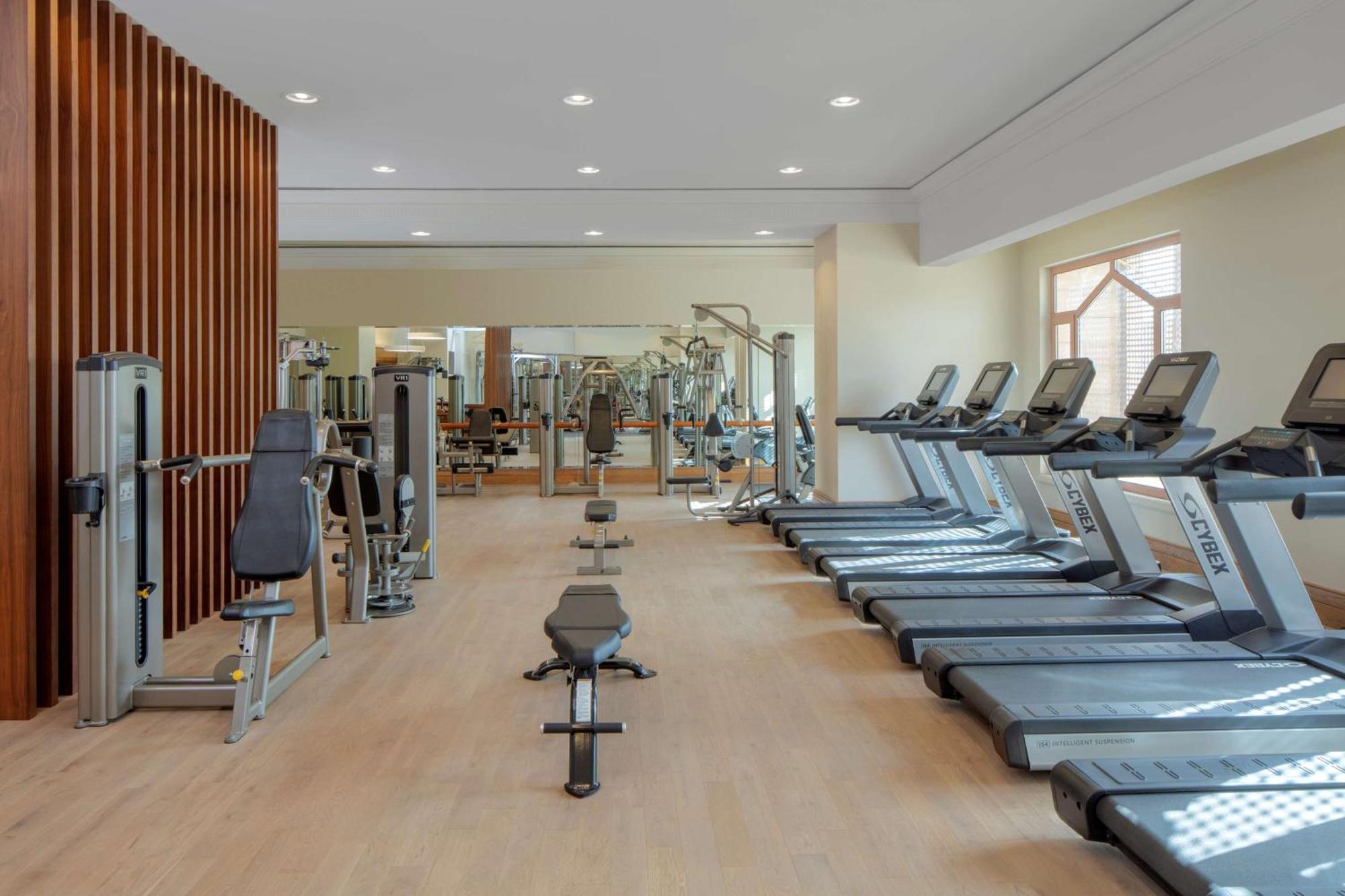 Grand Hyatt Amman Hotel Kültér fotó The gym at the hotel