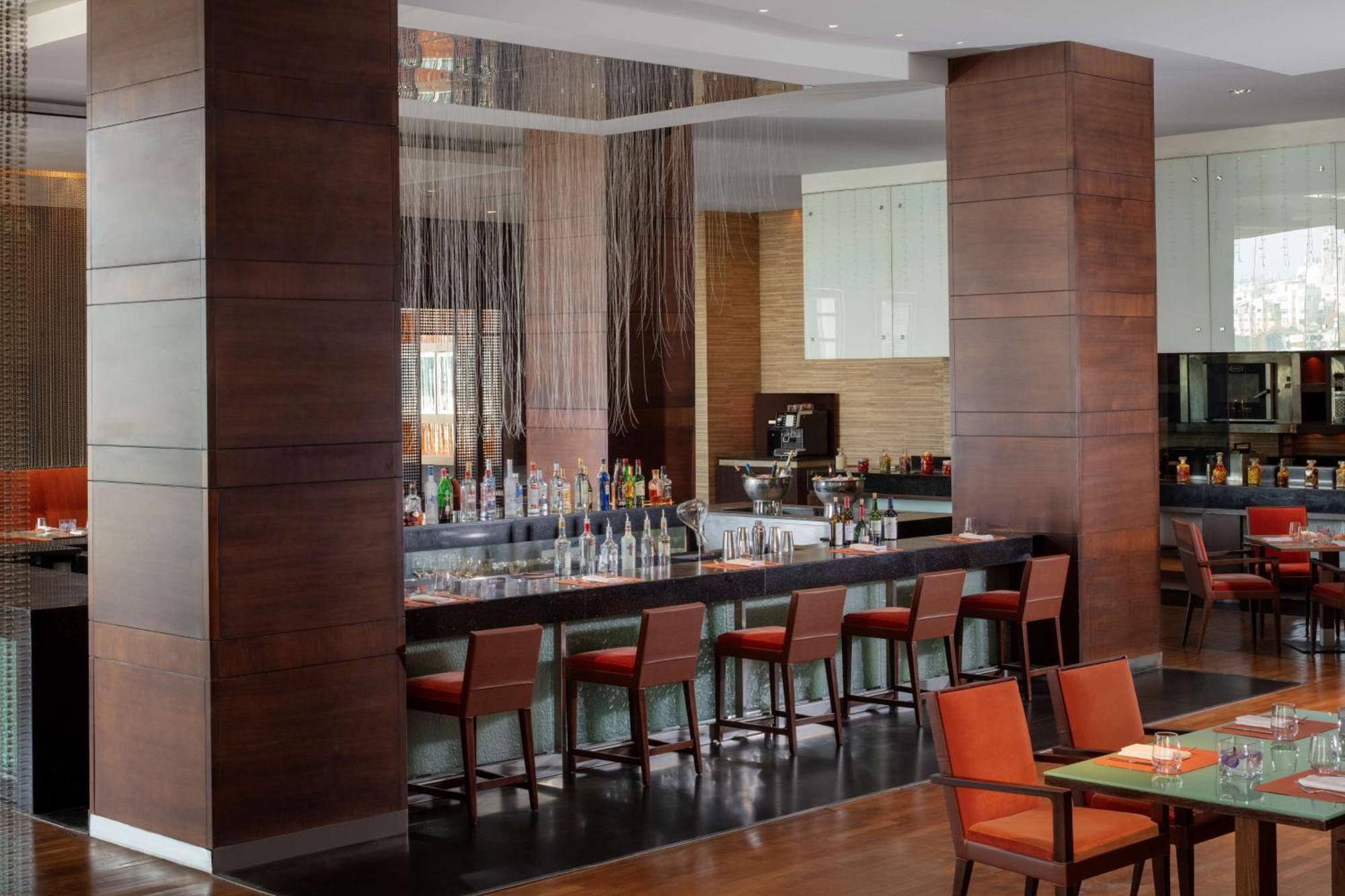 Grand Hyatt Amman Hotel Kültér fotó The bar at the hotel